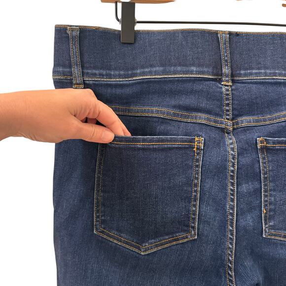 Spanx Flare Pull-On Flare Jeans in "Midnight" Dark Wash Size 1X - Picture 11 of 14